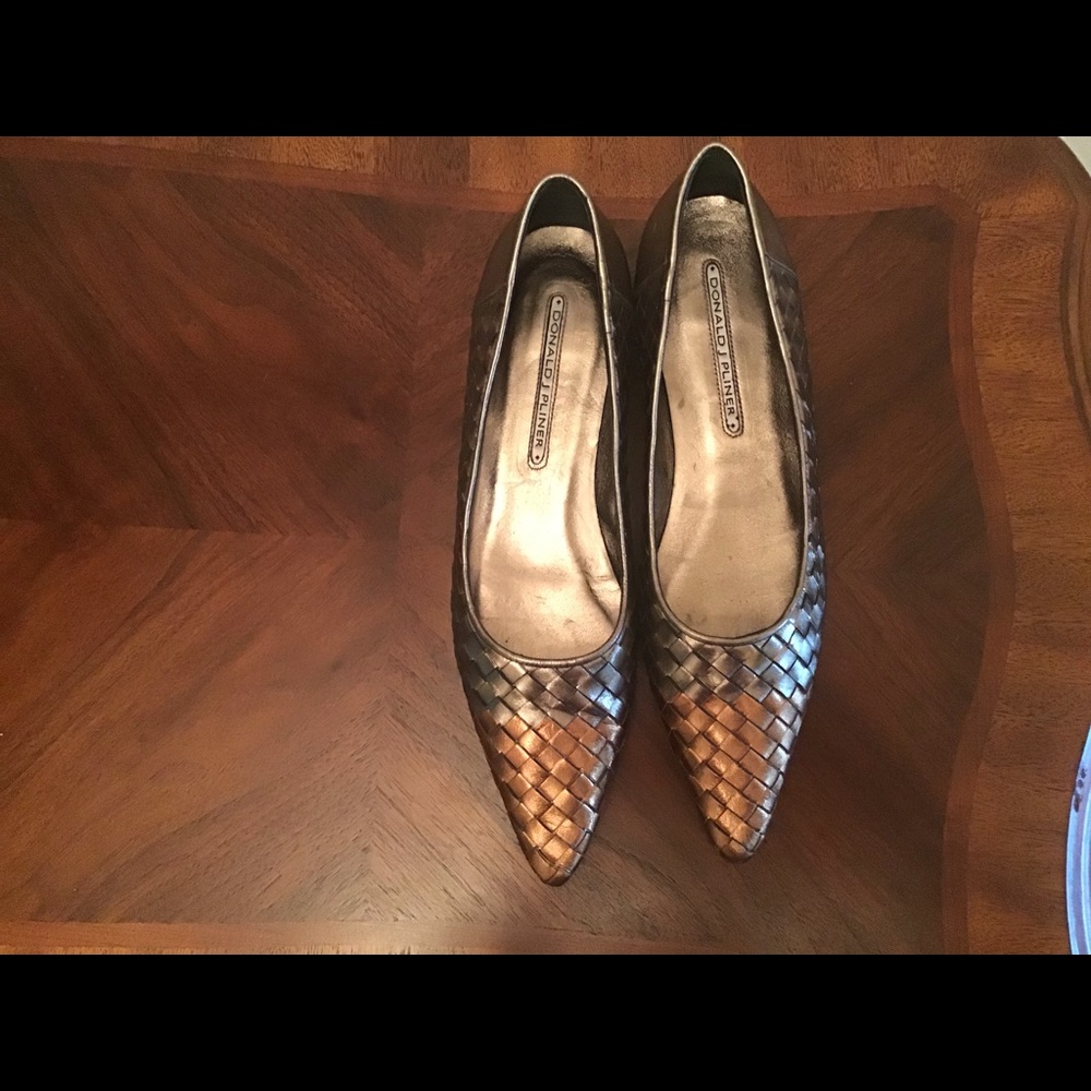 Donald J Pliner Women’s Size 8.5 Metallic Flats